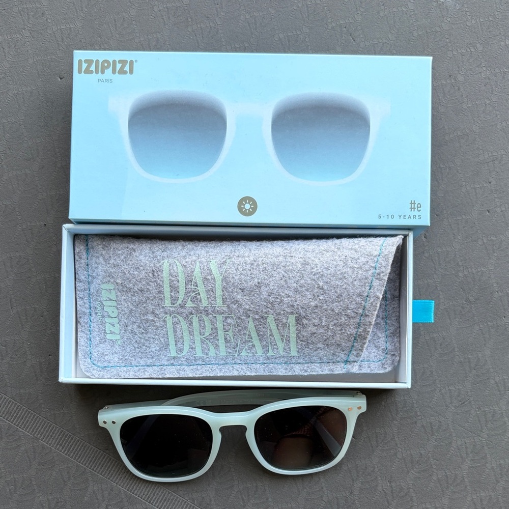 Izipizi Kids Sunglasses - Mint Green - pristine condition